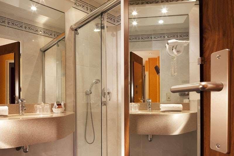 Cecilia Arc De Triomphe Hotel Paris Room photo