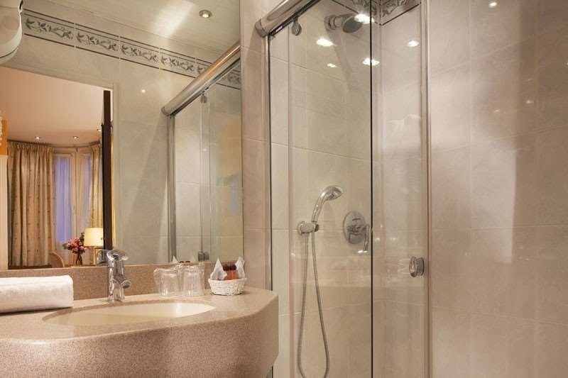 Cecilia Arc De Triomphe Hotel Paris Room photo